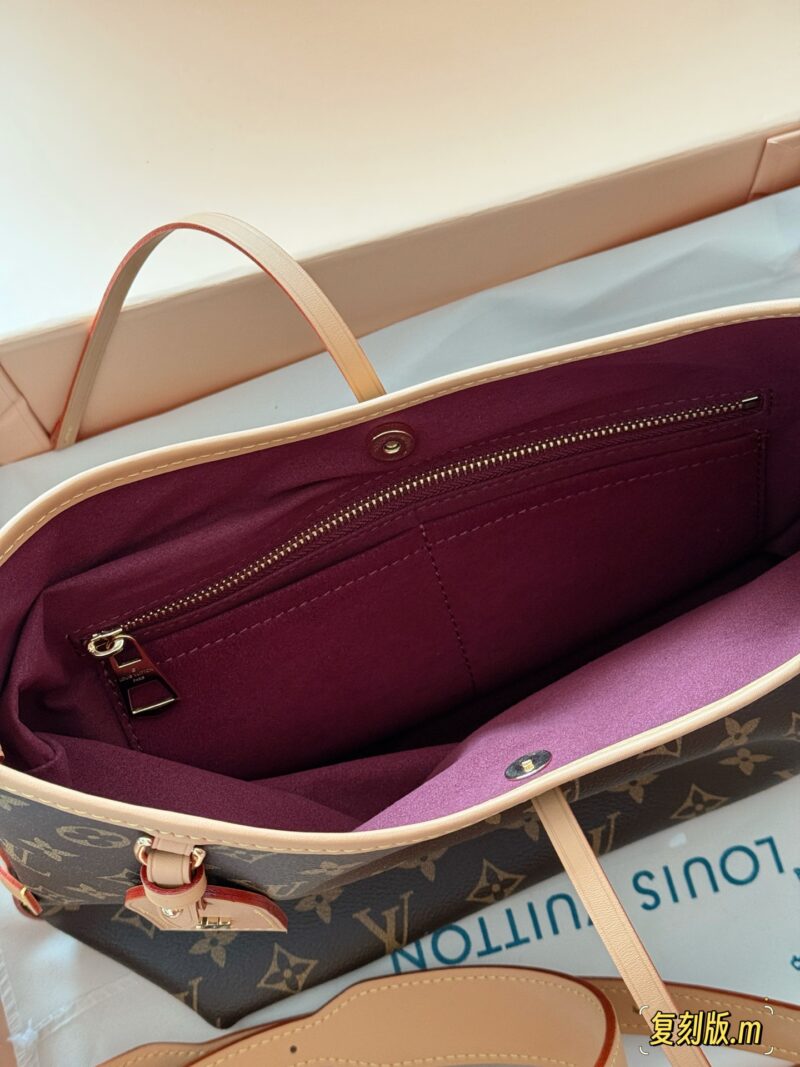 4787bdc92b.jpg 300 boxes (customized version)
Size: 30 * 20cm (small)
Take actual photos of the shipment and experience it
CarryAll, the strongest member of the L family,
Cute and casual are all okay, haha
Carryall is really strong!
Comes with a storage wallet,
be ...