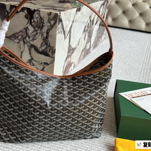 215 replica folding box
size：45*28cm
Goya's New Hobo Underarm Bag
Leather/leather/workmanship have all been upgraded!
From beginning to end, everything was booked by customers!
Hobo is perfect for commuting!
Search for Goya shopping bags ?