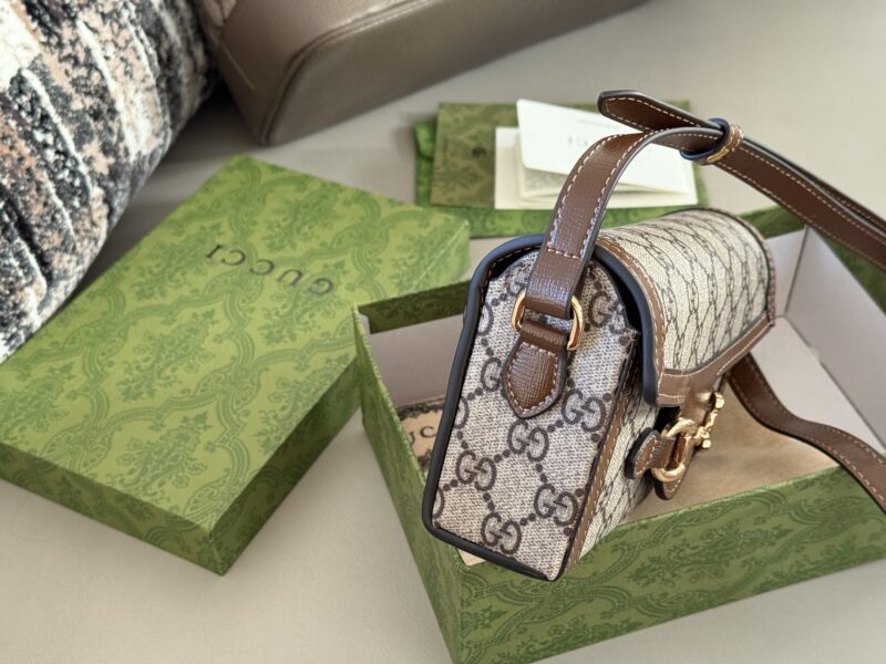 4825725ab5.jpg 200 boxes
size:19*12cm
GG 1955 new mini bag
Capacity is also acceptable
My god? It's so beautiful!
Classic color Gucci1955