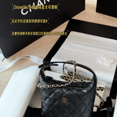 210 box
Size: 15 * 13cm (small)
Xiaoxiang's lunch box bag
A popular bag that catches the eye at a glance
Really cute
Can be sweet or salty
You can hold it by hand, shoulder and back. The chain length is just right
It also has strong compatibility#