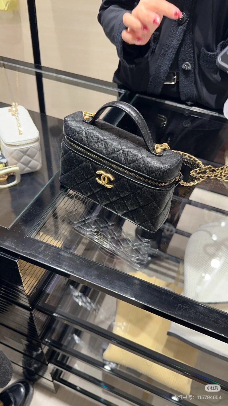 48f85e4ff6.jpg Chanel brushed gold emblem
