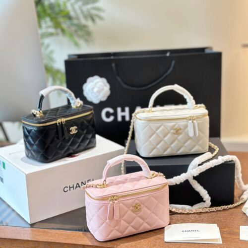 Chanel P225
Chanel shiny gold standard diamond patterned sheepskin handle long box bag, hand-held single shoulder crossbody bag without mirror, 31 open
Brand new with ID card/dust bag as the preferred gift in foldable box packaging