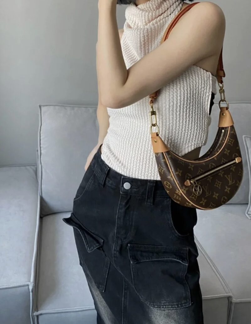 Cool or ladylike
In terms of appearance, there is no need to say much. Such a stylish bag is also making all kinds of celebrities, internet celebrities, and bloggers crazy!