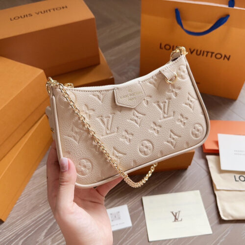 ￥200 
LV's latest mahjong coin purse official website runway style, original mold opening custom counter synchronous hand-held single shoulder crossbody chain small bag, original fabric neat appearance design full of modern and fashionable elements,...