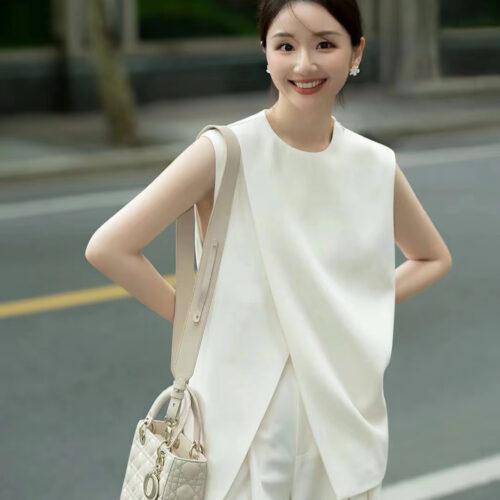 Carrying it casually feels like a wealthy heiress!