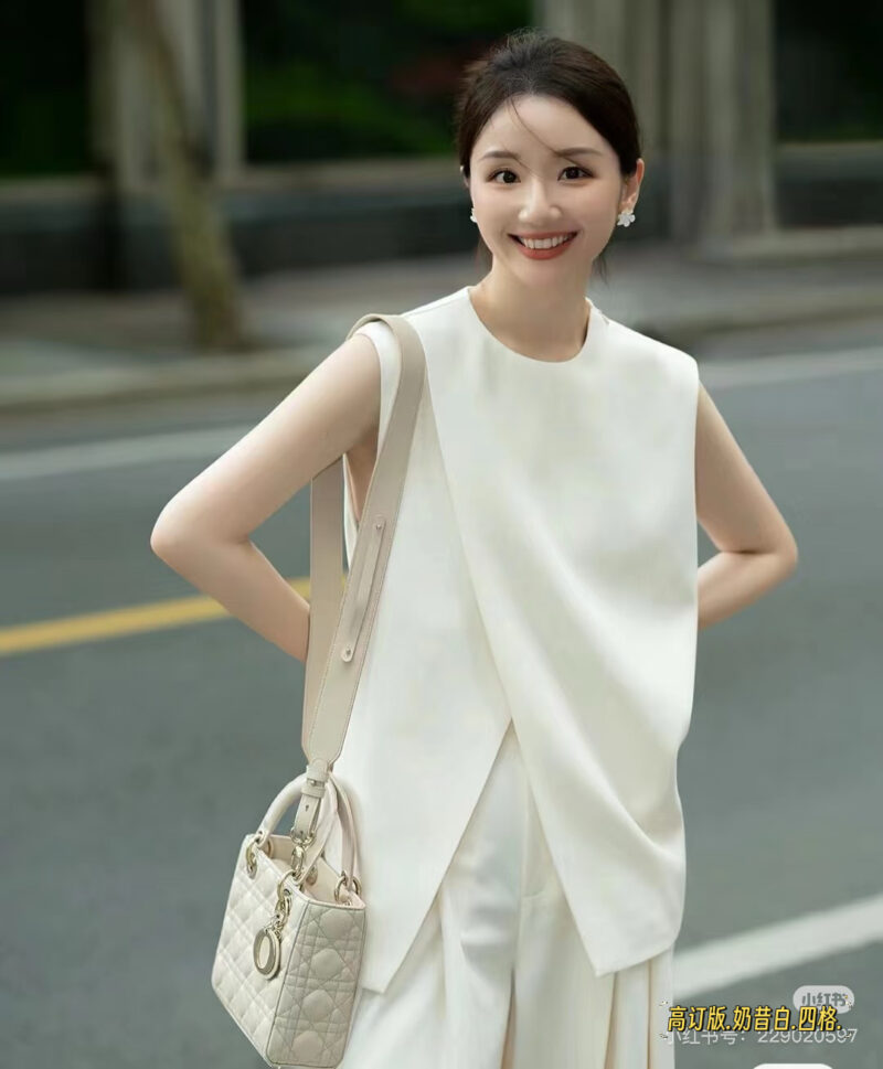 4975e2dae4.jpg Carrying it casually feels like a wealthy heiress!