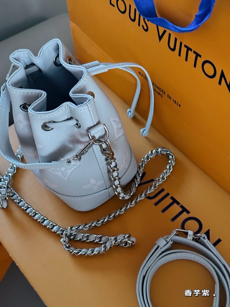 497fedfb4f.jpg 210 box
size:13*16cm
Treat all kinds of illnesses|
L home nanonoe gray purple super beautiful
Beautiful mood haha
A small bag with full emotional value