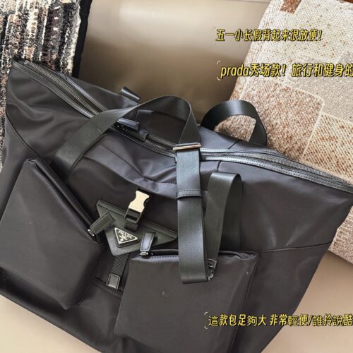 270 without box
Size: Bottom width 45, top width 65, height 40
Prad tote (shopping bag)
The leather material is thick and textured
A great combination of travel and fitness!
Really practical!!