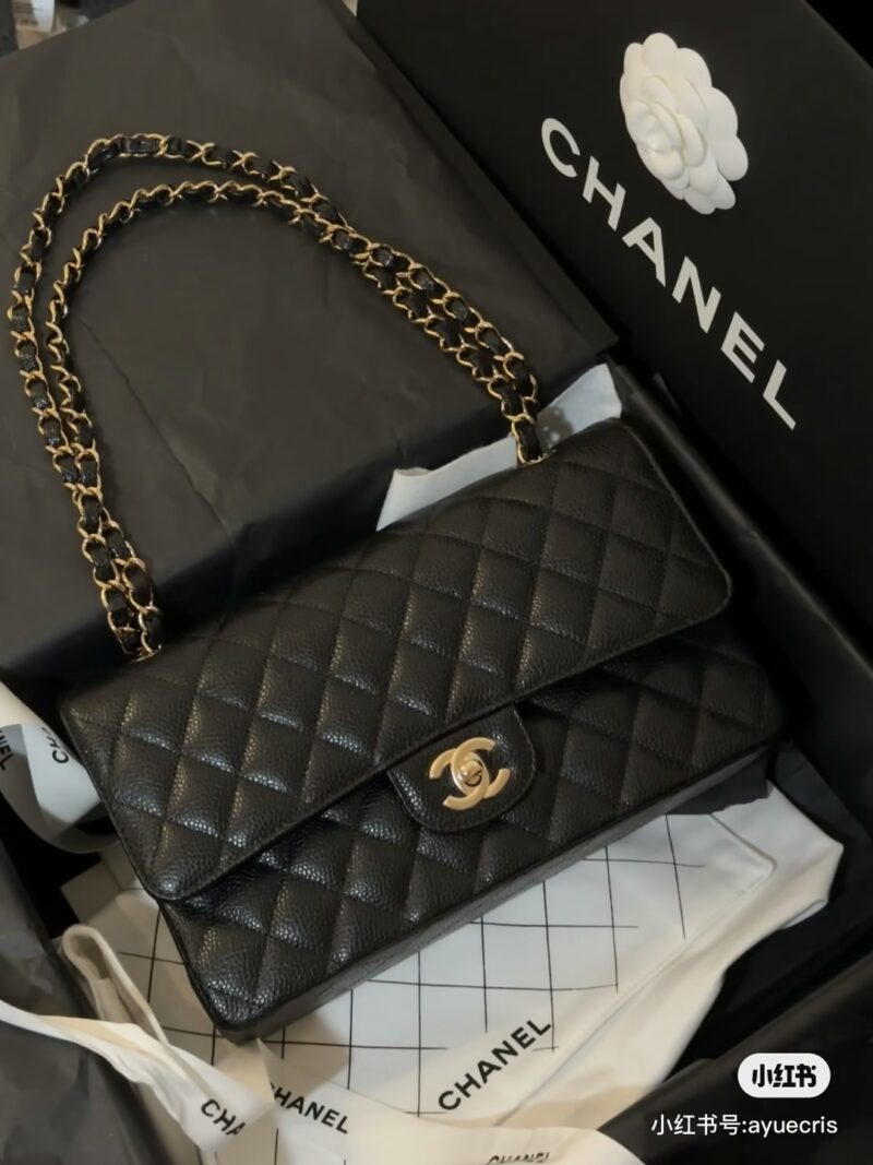 Classic timeless Chanel black gold CF
A classic never goes out of style! Chanel Black Gold Cf!
The evergreen tree in the fashion industry is undoubtedly the Chanel Cf series! The classic black and gold color scheme is Chanel's iconic design, which ca...