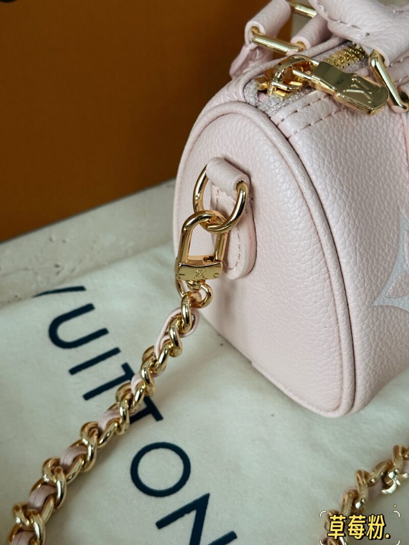 215 Pack (Shoulder Strap)
size：16*10cm
The new pink series released by L family is really cute!
Don't be too cute!
Strawberry milk cost
Search for L Home Nano Strawberry Milk!