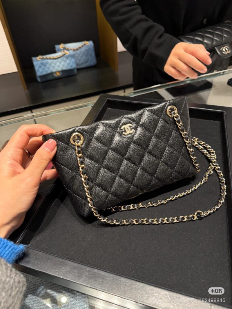 4a1d01f447.jpg Chanel 25 mini tote bag is simple, versatile, timeless, and not a small waste bag. Highly recommended