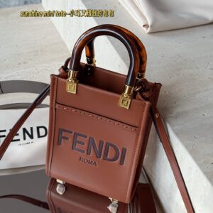 225 255 box
Size: 18 * 11cm (small size)
24 * 15cm (large size)
Loewe Geometry Package Puzzle
A very textured color,
Vanilla Yellow Puzzle Edge is very high-end!
?? Cowhide quality!
Completely hold on!