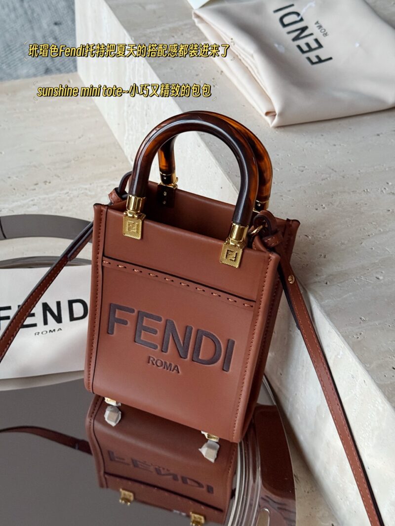 4a6f8540a2.jpg 225 boxes
size:13*18cm
Exquisite small bag
FENDI Super Hot F Home
sunshine mini tote~
A small and exquisite bag
Classic retro style, fashionable and durable!