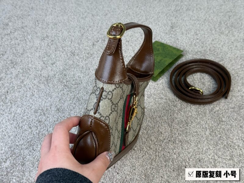 GG new 1961 armpit bag looks better the more you look at it
Size: 19 * 13 (small)
That's really amazing!
Both big and small phones
Can be worn under the armpit or slung diagonally
Don't say much, it depends on the quality!
???? Cowhide quality