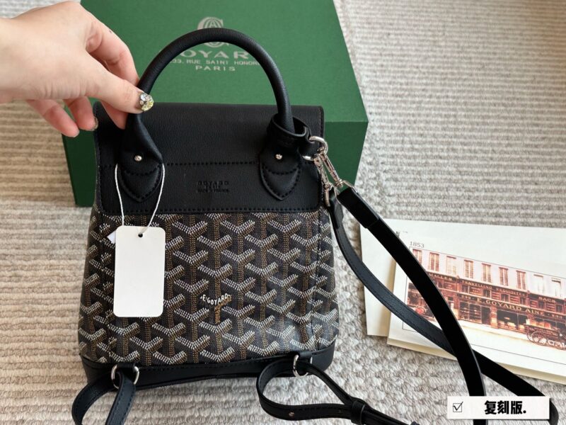 4aba409304.jpg 225 leather matching
size:20*23cm
Alpin mini Goryard that never gets tired of carrying
Goya backpack
It has a very light weight!
The memorization method can also be switched freely
The casual and fashionable feeling of mini size upper body
I really...