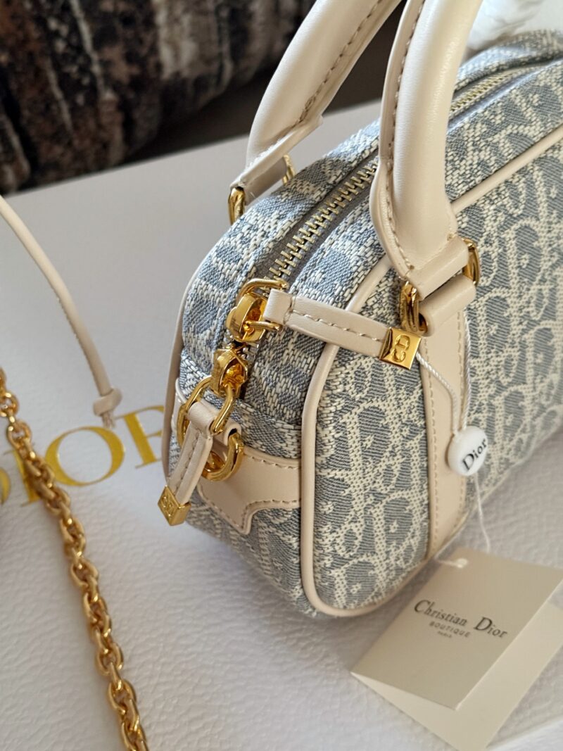 270 boxes
size：20*12cm
D Home VIBE | Pillow Bag
Don't think I'm young, but I'm very good at pretending!
Summer25 new SIZE bowling bag, really looks great!
