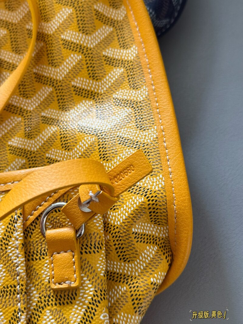 4b2a3e19f9.jpg 205 no box/upgraded version
size:20*19cm
Authentic mold making and plate making,
Customized Goya pattern material ?
Paired with imported Italian calf leather, Goyard shopping bags have undergone multiple research and improvements, continuously en...