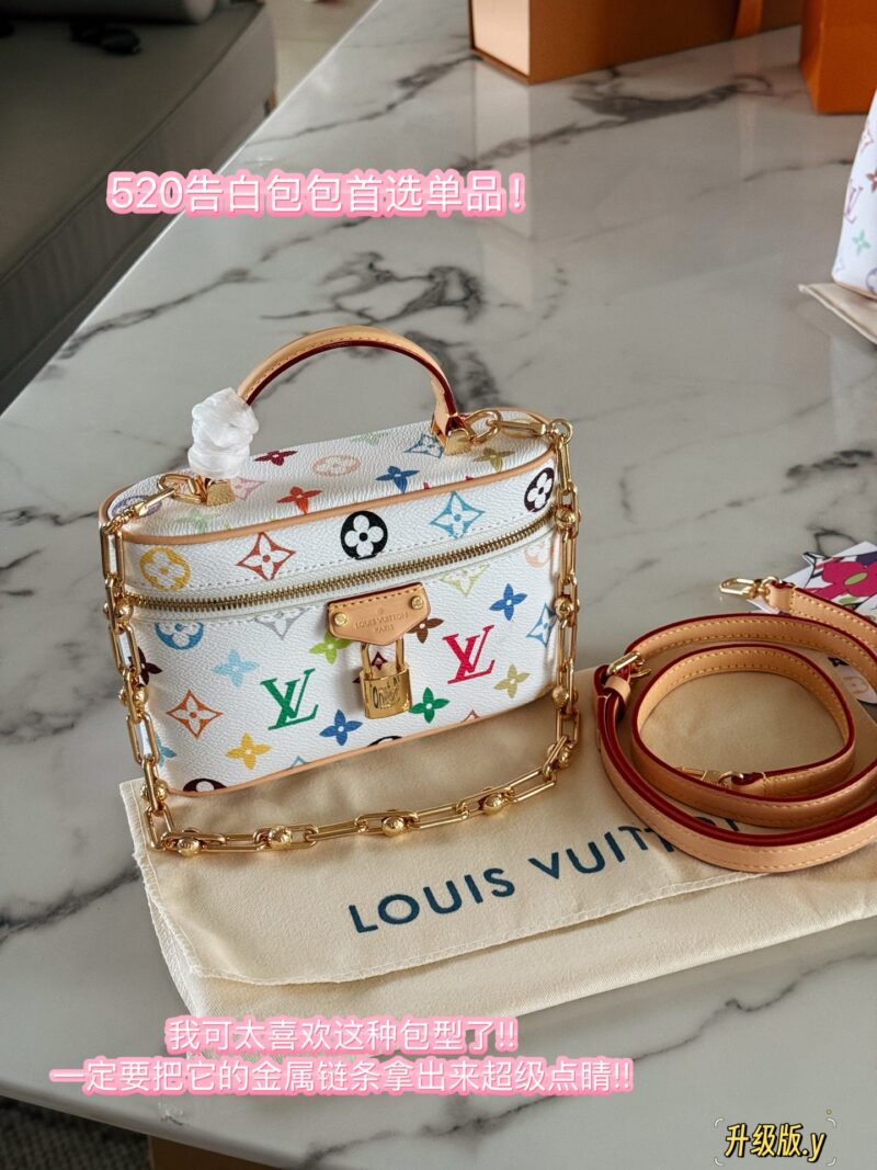 4b3d133b87.jpg 520 Choose a Bag for Girlfriend
280 box upgrade version
size:19*12cm
L Home Vanity Small Box White Tri Color
?? Configure two shoulder straps
Super convenient and practical!
Who really sees who falls in love
The feeling of sinking at a glance u...