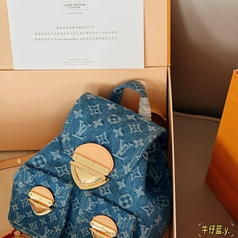 320 box
size：20*20cm
24 Spring L Home Denim Denim New Collection
Rocket at the beginning of the New Year
What a cute one
Vintage tannin backpack
Very suitable for summer y2k style, looking forward to living in summer!