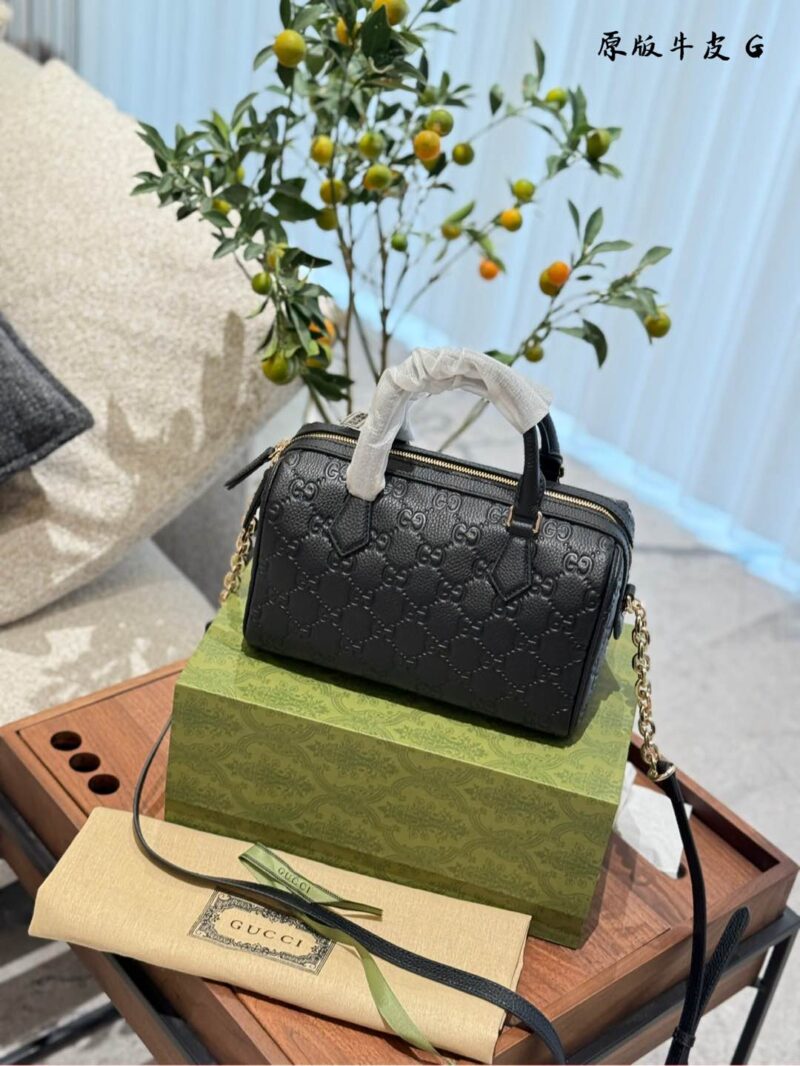 Gucci Boston
Shine brilliantly in the new series. The series reinterprets classic patterns with creative design and innovative features, injecting a touch of timeless fashion into daily styling. The super double G pattern is presented with eye-catchi...
