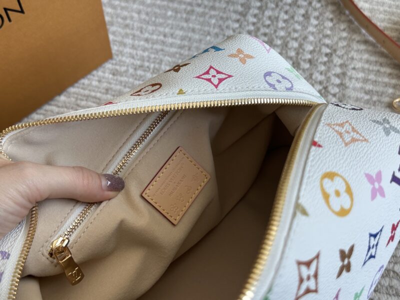 4ba87e740a.jpg 220 boxes
size:28*16cm
This makeup bag must be praised well
It's really convenient to use it!
If you go on a trip
One package can solve all problems!
L Home Makeup Bag!
Ladies' essential items,
Ladies and gentlemen,
All can be used,
A beloved doubl...