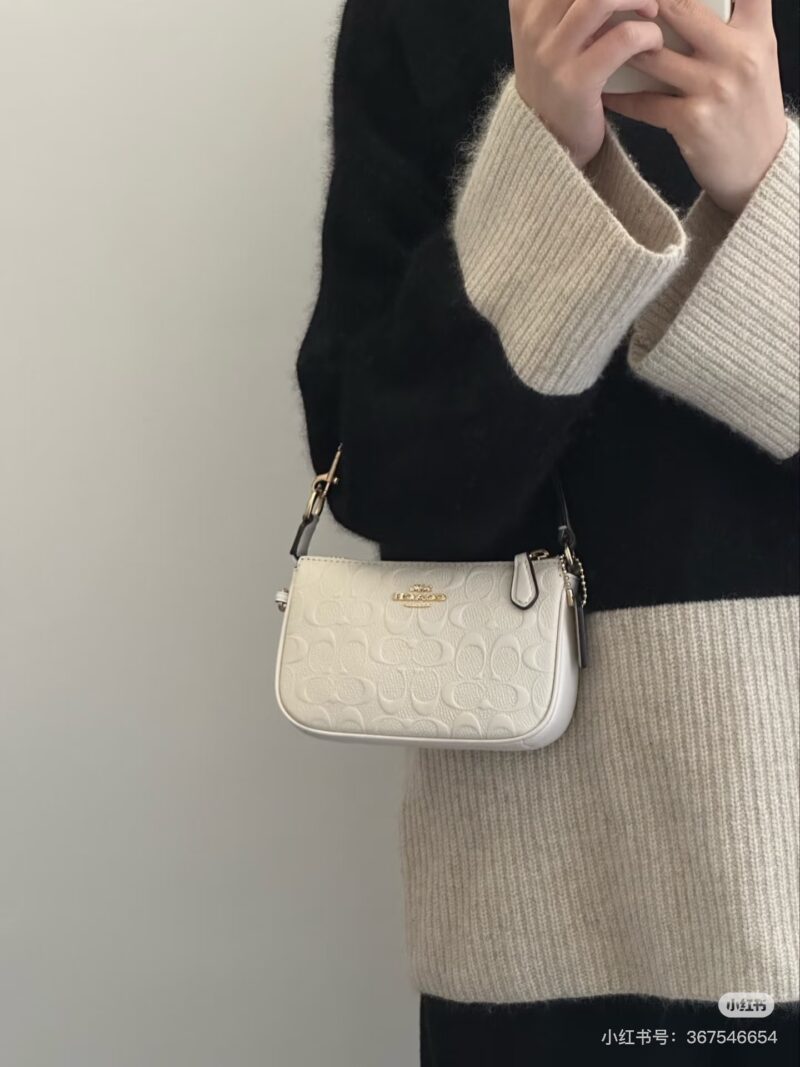Coach relief nolita mahjong
Those who have bought Coach Outlet should know that either running naked or giving away a plastic bag with a logo has no sense of ceremony .
However, the official box set is still worthy of praise. It is paired with a C-bu...