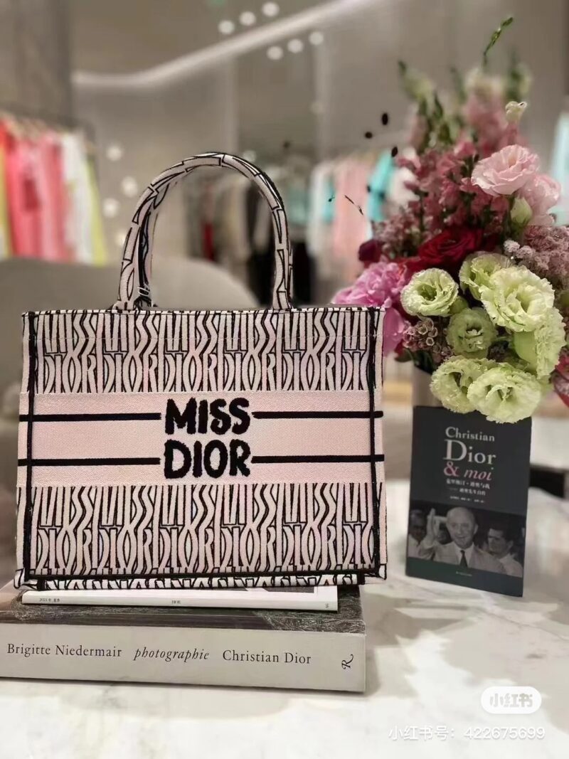 Dior's new tote