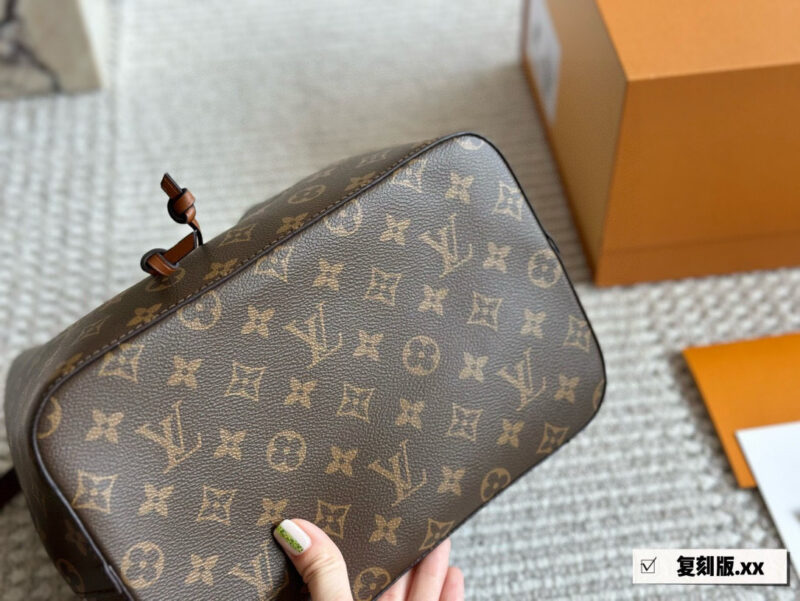 4c8e3e428a.jpg 225 boxes
High quality daily recommendation
L Home Bucket Bag Noe Bucket
This water bucket has a soft texture
Size: 26cm
Cross shoulder/single shoulder is more comfortable
Search for Lv bucket bag