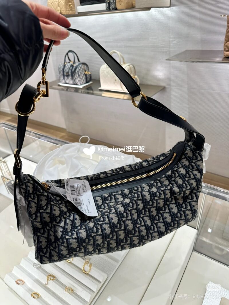 Fashion News | The new bag favored in 2025 is actually a prisoner of "it" # Record of Romantic Life. The new bag D-Journey debuted at the 2025 Spring/Summer fashion show, with soft lines and contours creating a modern sense of the times~
The material...
