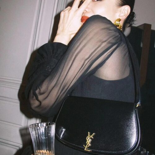 Favorite Underarm Bag for Going Out ▼ V
YSL new underarm bag
Mini Half Moon Shape
Simple and unique