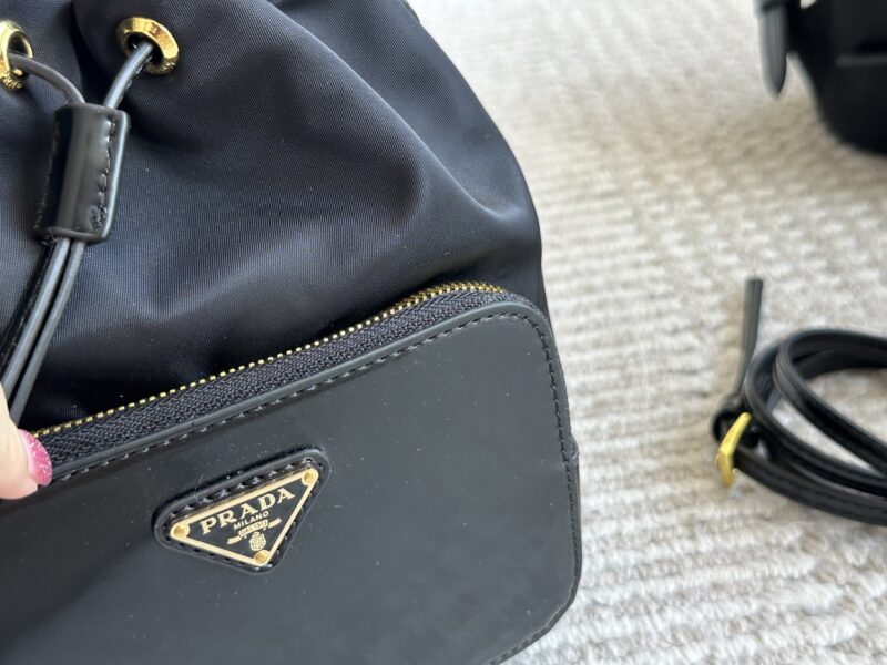 4d3f313947.jpg 175 sets of boxes
size:21 19cm
Prada Hobo Nylon Bucket
Seeing the physical object is truly perfect!
package ??
Designed to be super convenient and comfortable!