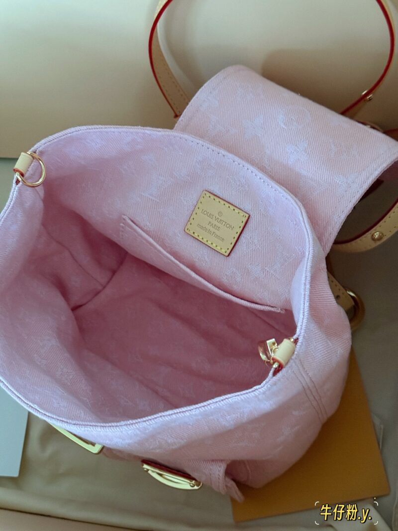 325 box
size：20*20cm
24 Spring L Home Denim Denim New Collection
Venice Pink Cowboy is going crazy
What a cute one
Vintage tannin backpack
Very suitable for summer y2k style, looking forward to living in summer!