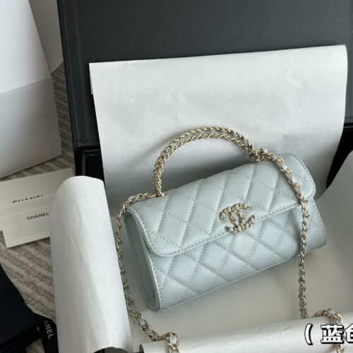 210 box
size：19*10cm
Xiaoxiangjia 23Kelly Mobile Bag
This bag type is a whole love to live in
Little Kelly Grandma/Exquisite and Cute/
You can put your phone on
Can be carried by hand or slung diagonally
The caviar cowhide is too perfect!