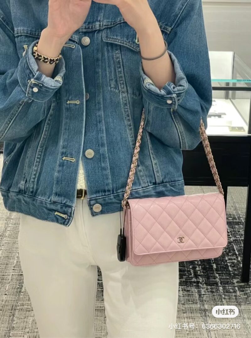4e61d36bae.jpg Fortune Pack Woc
New magnetic buckle WOC is more convenient and user-friendly
White caviar gold buckle
Also known as the 'Wealth Bag', this is a fun item
--It will definitely bring you good luck
Size: 12.3 * 19.2 * 3.5cm # Bag Collection # Chanel