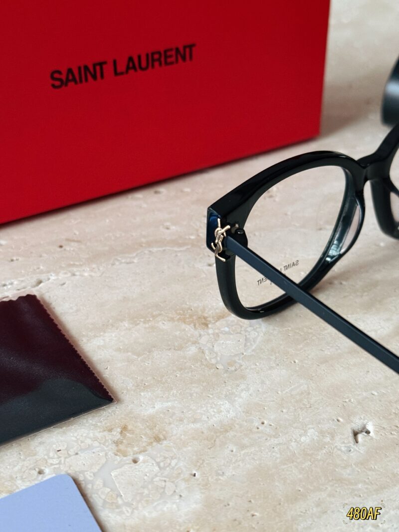 4e91ed54ca.jpg 210 Pack
Naked glasses, I call them the goddesses of bare skin!
Saint Laurent capsule series M480 plain glasses
An essential natural beauty tool, Rose's same style glasses
·Classic YSL brand logo embellishment, overall simple yet recognizable