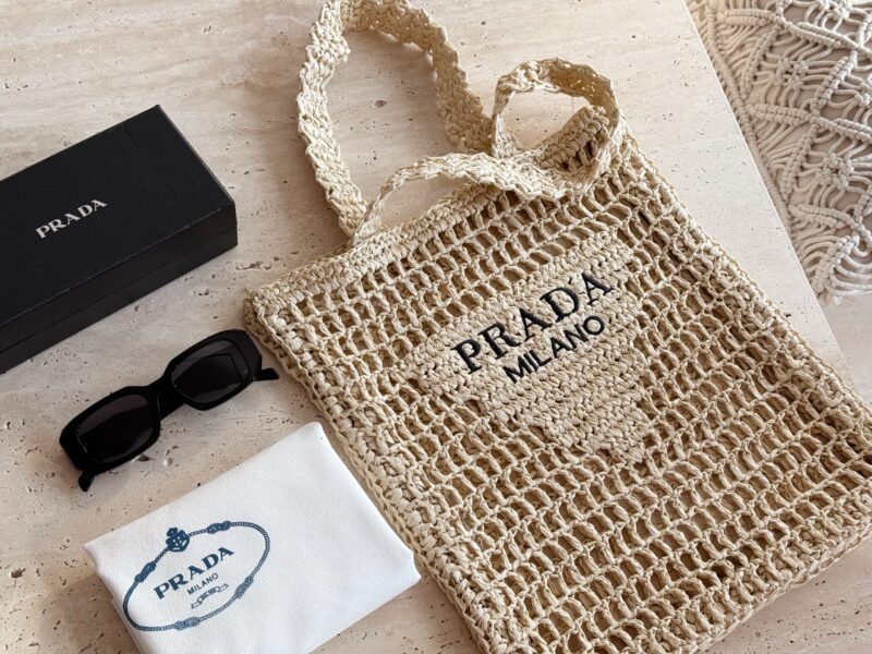 165 boxes
size：35*40cm
Prad. Vacation Lafite Grass Tote
I really want to go on vacation ??
Search for woven shopping bags ?