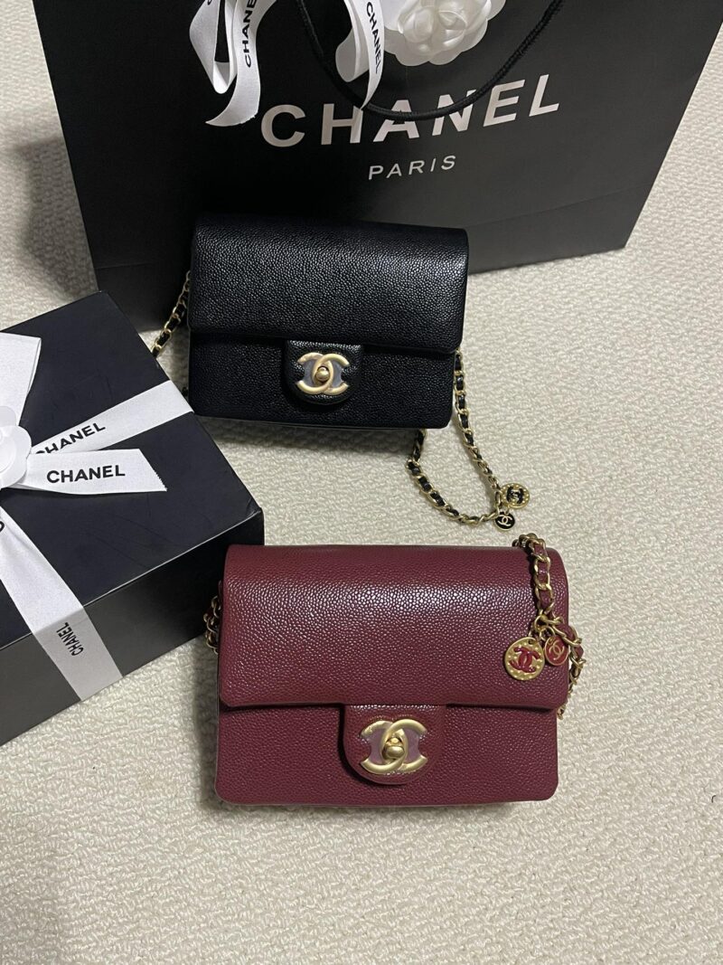 4f017c9d00.jpg Chane1 24k CF lychee pattern
Xiaoxiangfeng handbag
No Ling Ge Jin Zhi Ni Jennie Same Style
Size:23x13cm
17x12cm