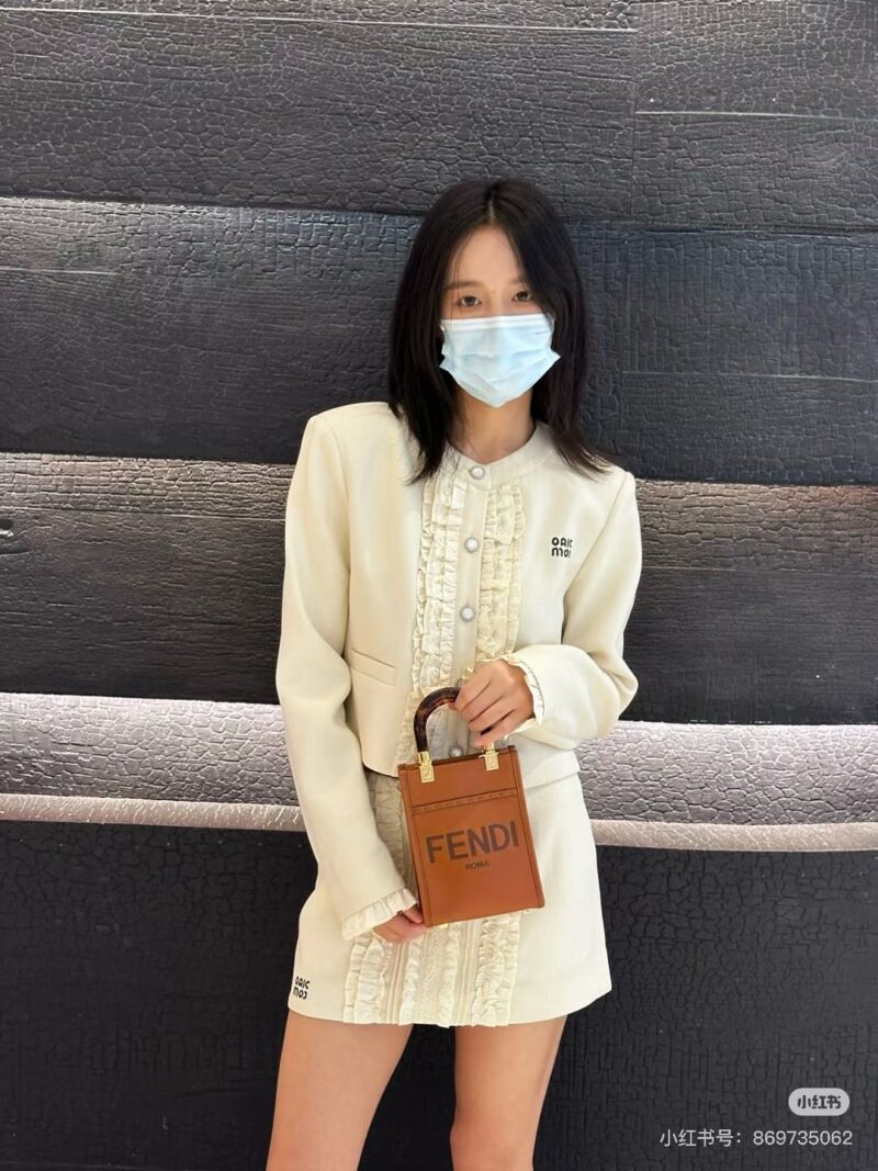 A small and exquisite bag!