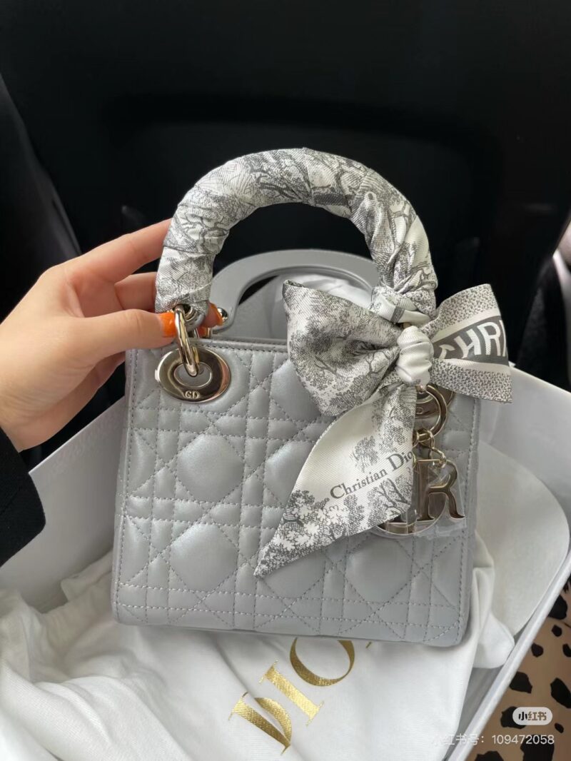 4f642b7d7b.jpg Dior Three Grid Pearl Grey