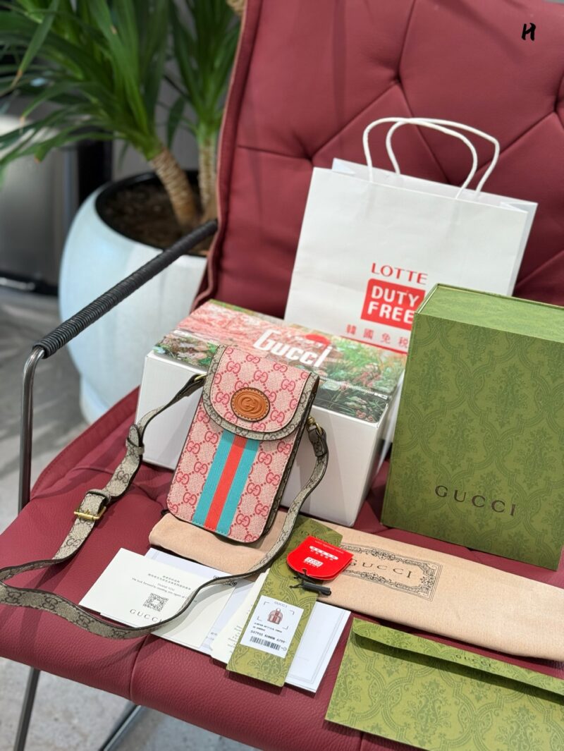 p200
Gucci phone bag complete set packaging 10 × 19