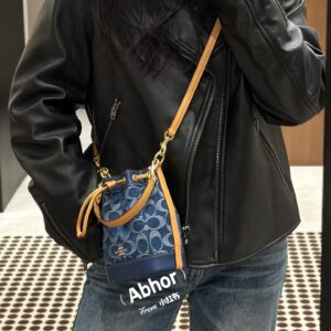 A small one/cute love/