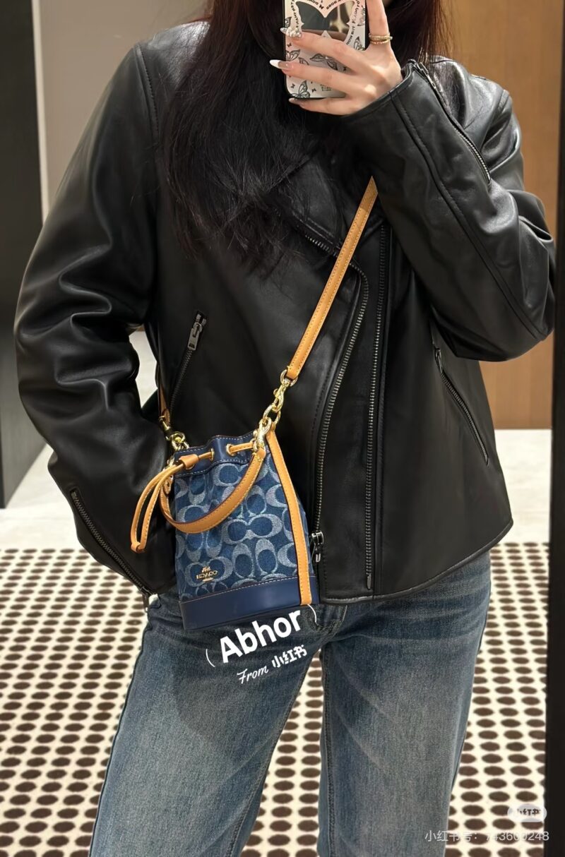 A small one/cute love/