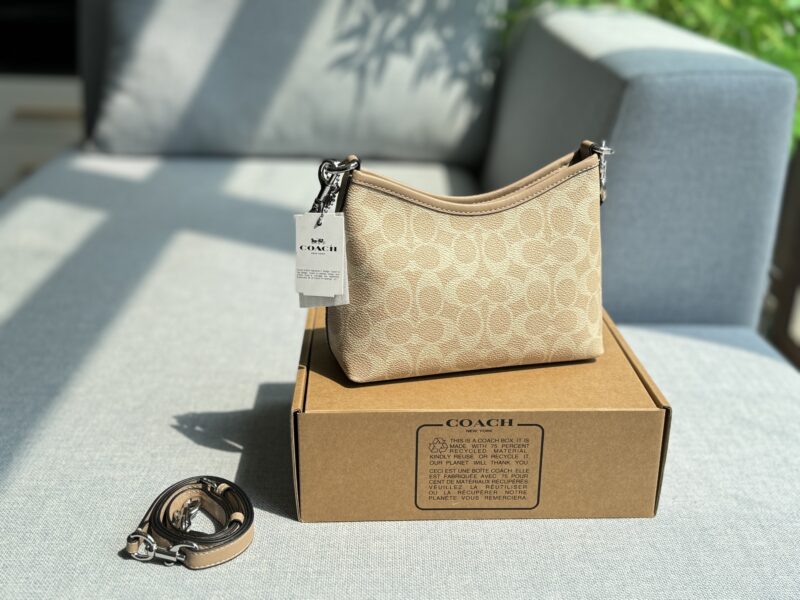 50b0117ef4.jpg 180 airplane box
size:19.5×15.5
COACH LAUREL Lao Hua Wandering Bag Underarm Bag Cross Shoulder Bag
Mini wandering bags are also too Q!
Really super cute
At first glance, it amazed me!
The bag is lightweight and has just the right capacity, making ...