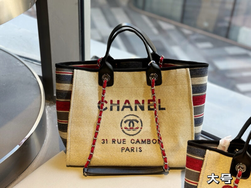 280 280 without box
Size: 38 * 30cm (large)
33 * 25cm (small)
Xiaoxiangjia Cowboy Beach Bag ?
Arrange it! Arrange it!
This beach bag released this year is so beautiful!
More advanced
