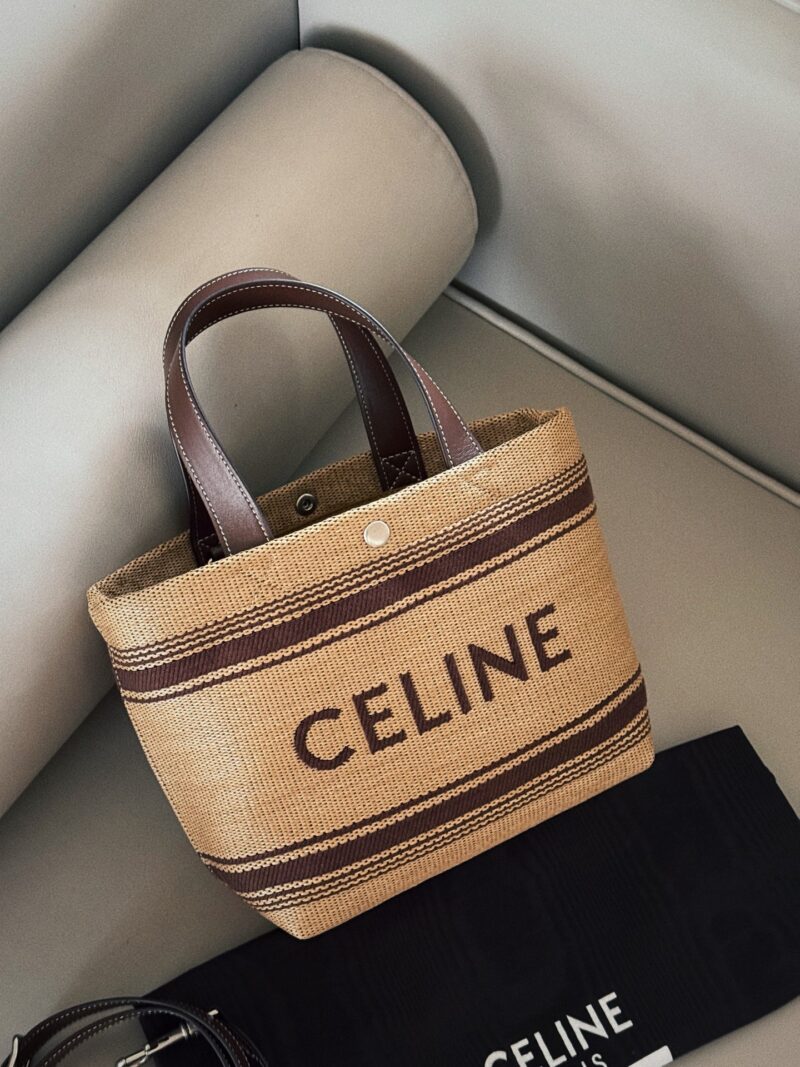 5160c2e2e3.jpg 210 without box
Size: 21 (bottom) * 30 (top width) * 20 height
Celin woven bag, a must-have for summer#
This is super practical!
Everyone should praise it on their backs