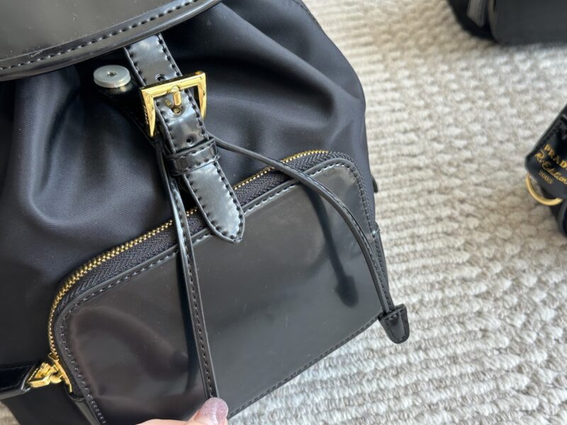 51c02cb90c.jpg 220 sets of boxes
size:21 24cm
Prada Hobo Nylon Backpack
Seeing the physical object is truly perfect!
package ??
Designed to be super convenient and comfortable!