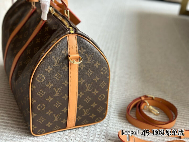 5212e0767f.jpg 290 without box
Size: 45 * 27cm
L family's old flower travel bag is out!
Keepall 45 travel bag
Featuring a retro and artistic atmosphere with high aesthetic appeal~
Do we need 'it'.