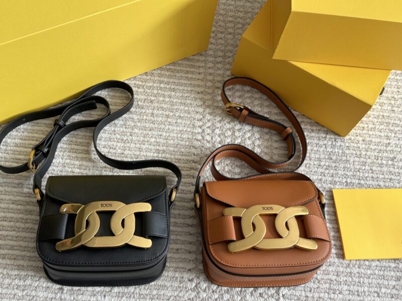 525e99216c.jpg 225 boxes
size:16.5*15cm
TOD's Timeless
The appearance of the bag is too good
A high-end versatile design bag
Essential Grass Planting!