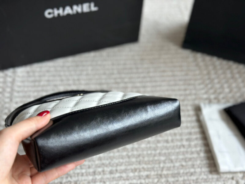 52f9b3adb8.jpg 215 box upgrade version
size:22*14.5cm
Xiaoxiangjia's 23a is worth buying
Cute and Loving Horizontal Version 31
Chanel has been replicated again
The new 31 bag model has released a mini size
Who can withstand this!
Xiaoxiang's true love fans must j...