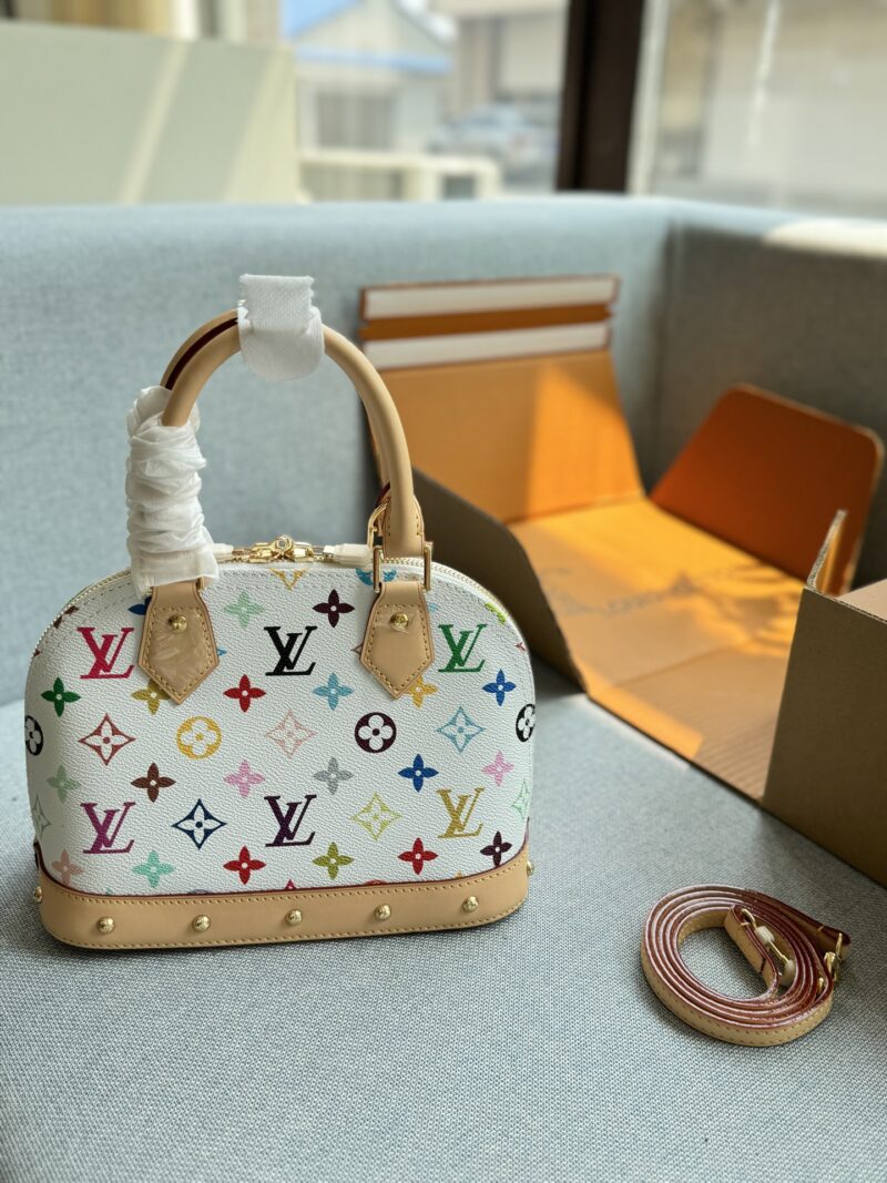 5301cd2627.jpg 270 original single aircraft box
Original quality with pure leather steel hardware 163 jump code chip
size:24×17.5
LV x Takashi Murakami collaboration NANO SPEEDY white tri color shell bag Boston bag crossbody handbag chip version
Cool and cute, l...